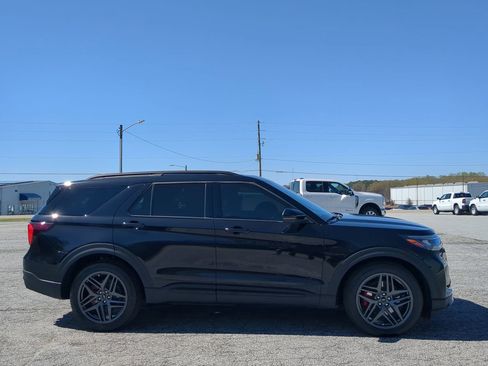 Certified 2025 Ford Explorer ST image 2