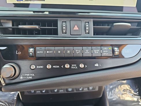 Used 2025 Lexus ES 300h w/ Accessory Package (Z1) FWD image 21
