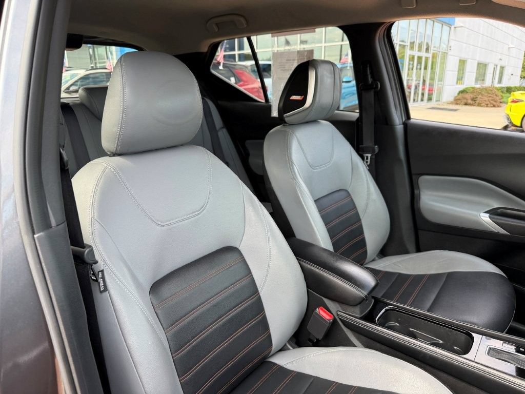 Used 2023 Nissan Kicks SR w/ SR Premium Package FWD image 23