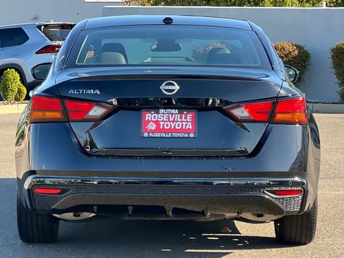 Used 2025 Nissan Altima 2.5 SV FWD image 8