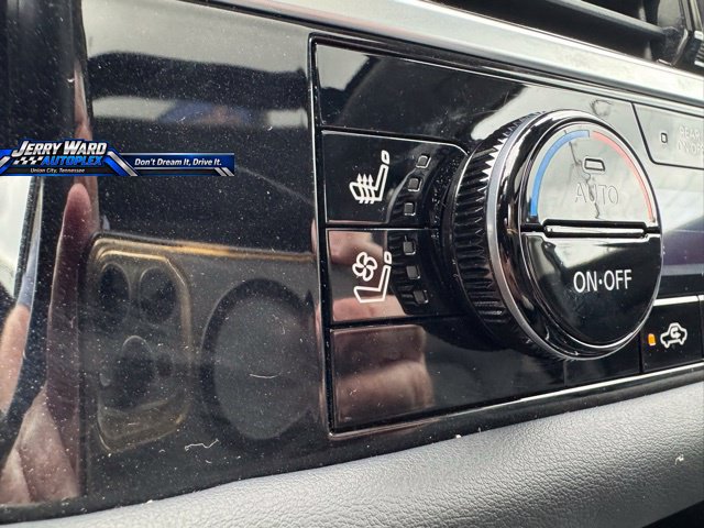 Used 2025 Nissan Pathfinder Platinum FWD image 12