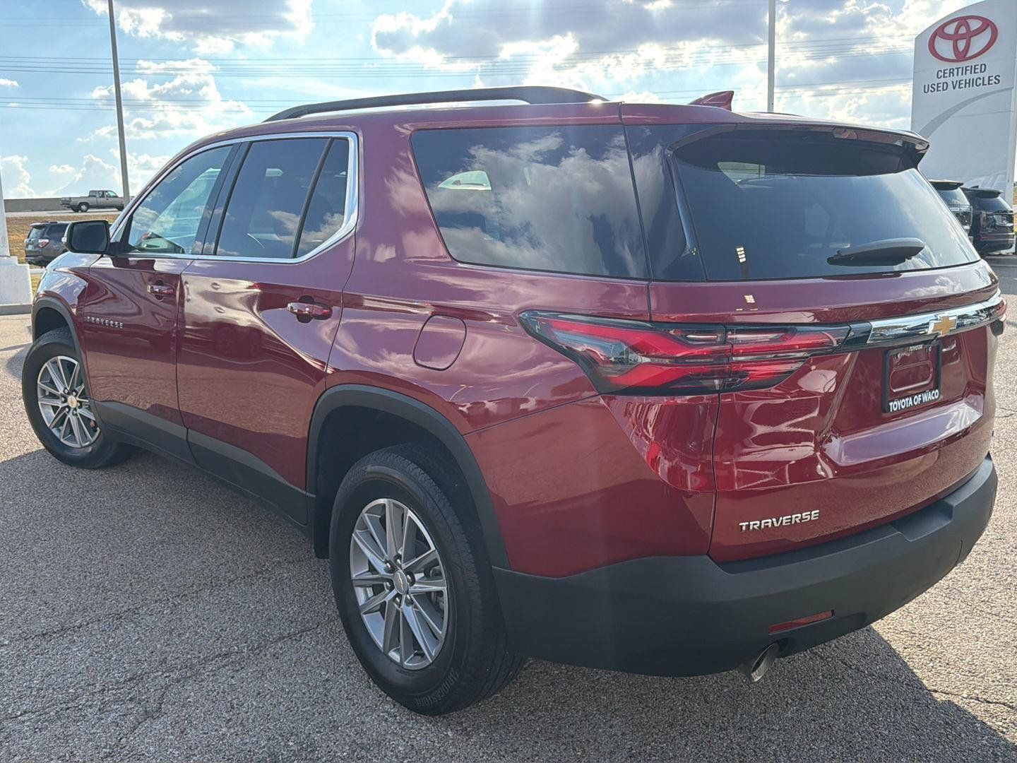 Used 2023 Chevrolet Traverse LT FWD image 5