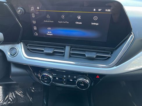 Used 2025 Chevrolet Trax LT image 18