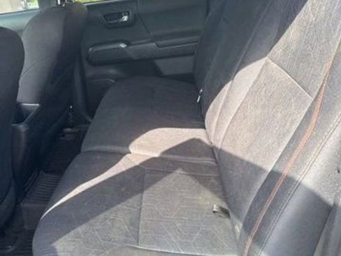 Used 2016 Toyota Tacoma TRD Sport w/ Towing Package RWD image 9