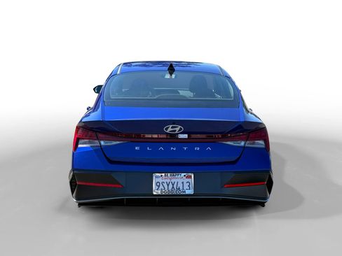 Certified 2025 Hyundai Elantra SEL image 4