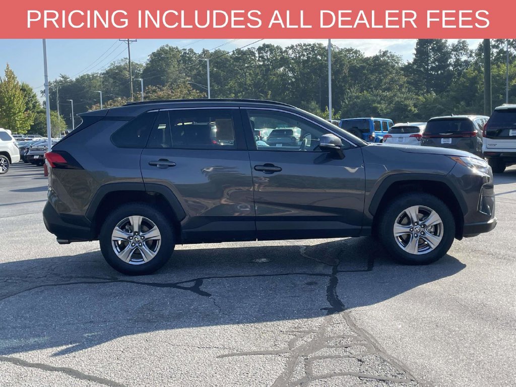 Used 2025 Toyota RAV4 XLE AWD/4WD image 14