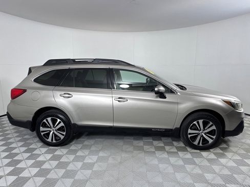 Used 2018 Subaru Outback 2.5i Limited image 4