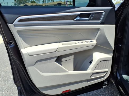 Certified 2023 Volkswagen Atlas SE FWD image 18