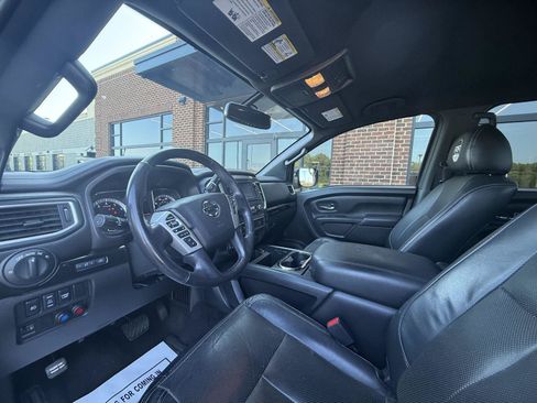 Used 2019 Nissan Titan SV w/ SV Convenience Package AWD/4WD image 19