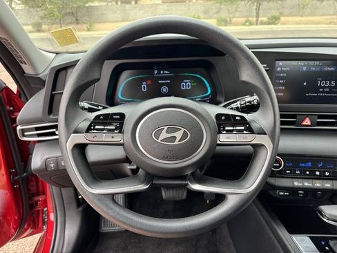 Used 2025 Hyundai Elantra Hybrid FWD image 27
