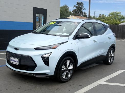 Used 2023 Chevrolet Bolt EUV LT w/ Convenience Package image 3
