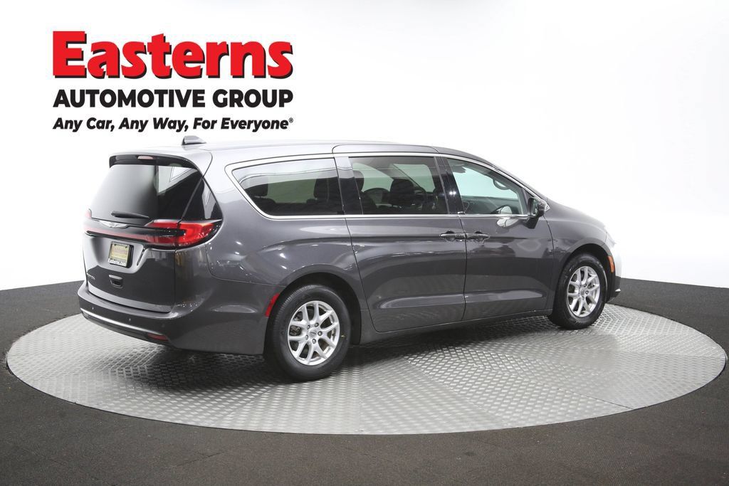 Used 2023 Chrysler Pacifica Touring-L FWD image 45