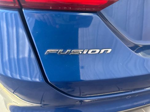 Used 2018 Ford Fusion SE w/ Fusion SE Technology Package FWD image 13