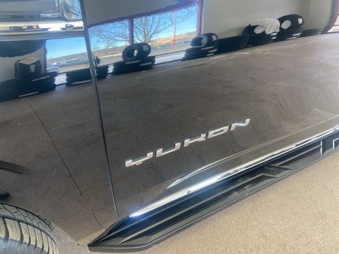 Used 2021 GMC Yukon SLT image 6