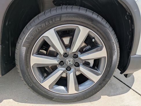 Used 2023 Honda Pilot Touring image 9