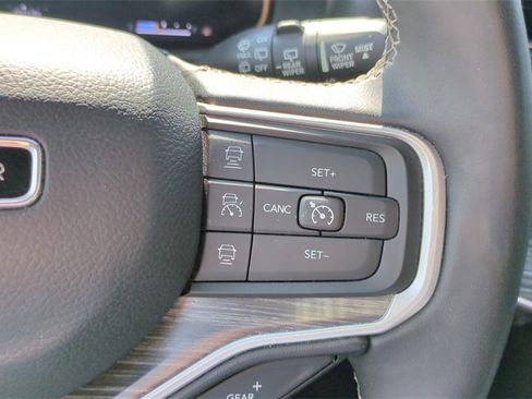 Used 2023 Jeep Wagoneer L Series II image 16