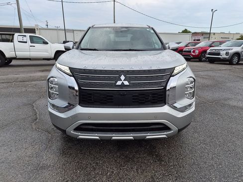 Used 2024 Mitsubishi Outlander SE FWD image 2