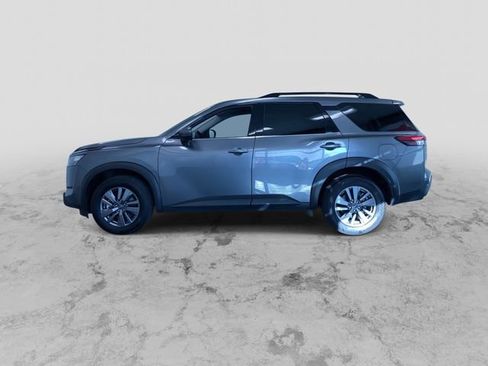 Used 2025 Nissan Pathfinder SV image 7