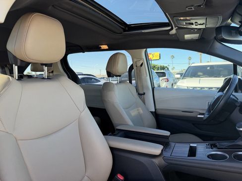 Used 2021 Toyota Sienna XLE image 36