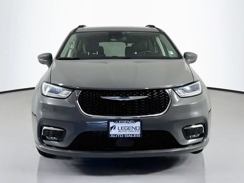 Used 2022 Chrysler Pacifica Touring-L FWD image 2