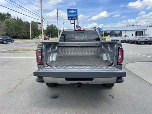 Certified 2017 GMC Sierra 1500 SLT w/ SLT Preferred Package image 5