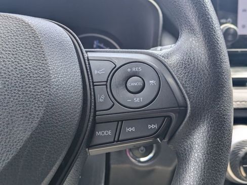 Used 2025 Toyota RAV4 XLE image 26