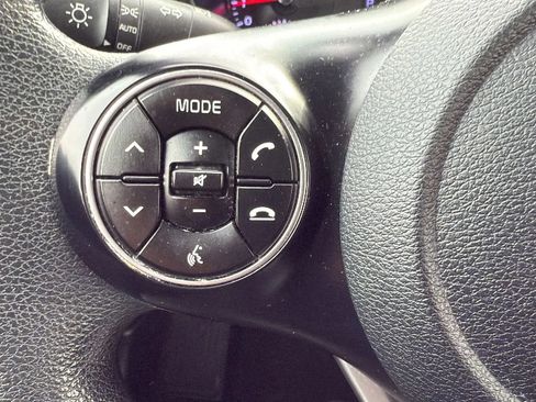 Used 2020 Kia Soul LX FWD image 12