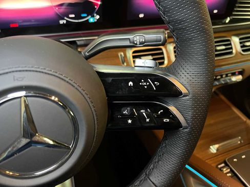 New 2026 Mercedes-Benz GLS 580 4MATIC image 28