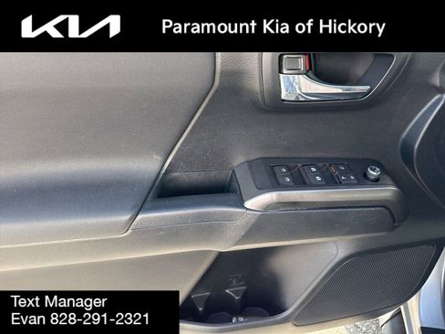 Used 2018 Toyota Tacoma TRD Sport w/ Technology Package image 17