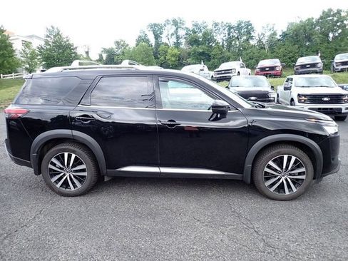 Used 2023 Nissan Pathfinder Platinum AWD/4WD image 7