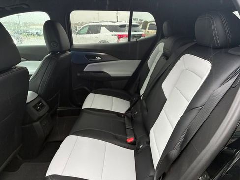 New 2026 Chevrolet Equinox EV LT w/ Convenience Package II AWD/4WD image 17