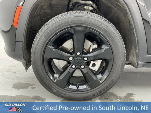 Used 2021 Jeep Grand Cherokee L Laredo image 18