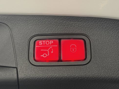 Certified 2025 Mercedes-Benz GLA 250 image 16