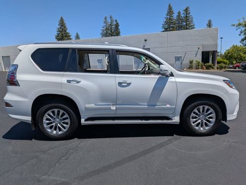 Used 2018 Lexus GX 460 Premium w/ Premium Package AWD/4WD image 4