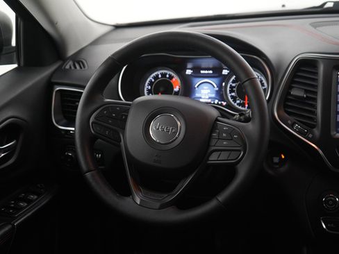 Used 2019 Jeep Cherokee Trailhawk w/ Cold Weather Group image 14