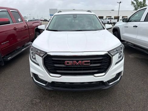 Used 2022 GMC Terrain SLE w/ Driver Convenience Package AWD/4WD image 2