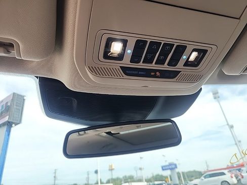 Used 2022 Ford Explorer Platinum w/ Technology Package image 24