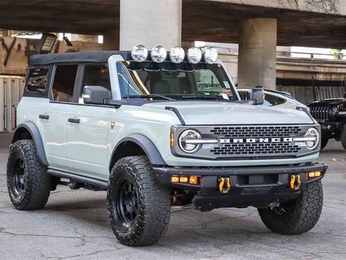 Used 2021 Ford Bronco Badlands image 3