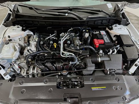 Used 2025 Nissan Altima 2.5 SV FWD image 33