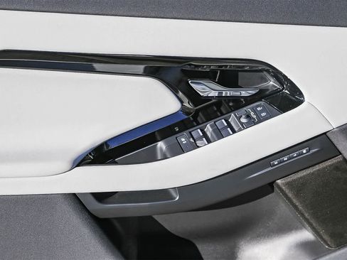 Certified 2024 Land Rover Range Rover Evoque S image 19