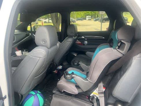 Used 2024 Buick Enclave Premium image 5