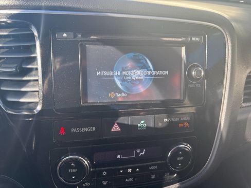 Used 2015 Mitsubishi Outlander SE image 21