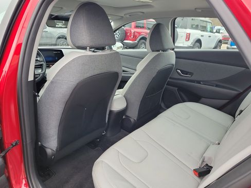 Used 2023 Hyundai Elantra Limited image 13