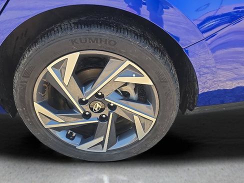 Certified 2025 Hyundai Elantra Sport FWD image 31