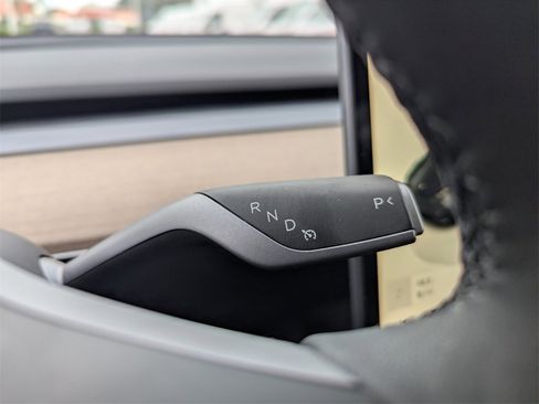 Used 2025 Tesla Model Y Long Range image 27