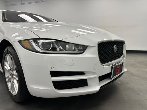 Used 2018 Jaguar XE Premium image 15
