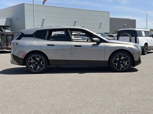 Used 2024 BMW iX xDrive50 w/ Premium Package AWD/4WD image 5