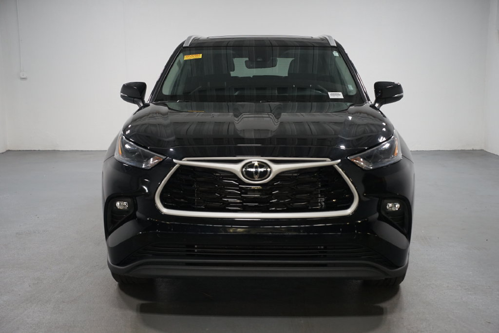 Used 2026 Toyota Highlander XLE AWD/4WD image 2