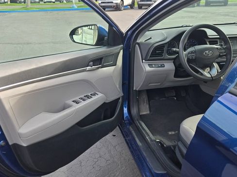 Used 2020 Hyundai Elantra SE FWD image 10
