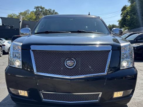 Used 2012 Cadillac Escalade Premium image 3